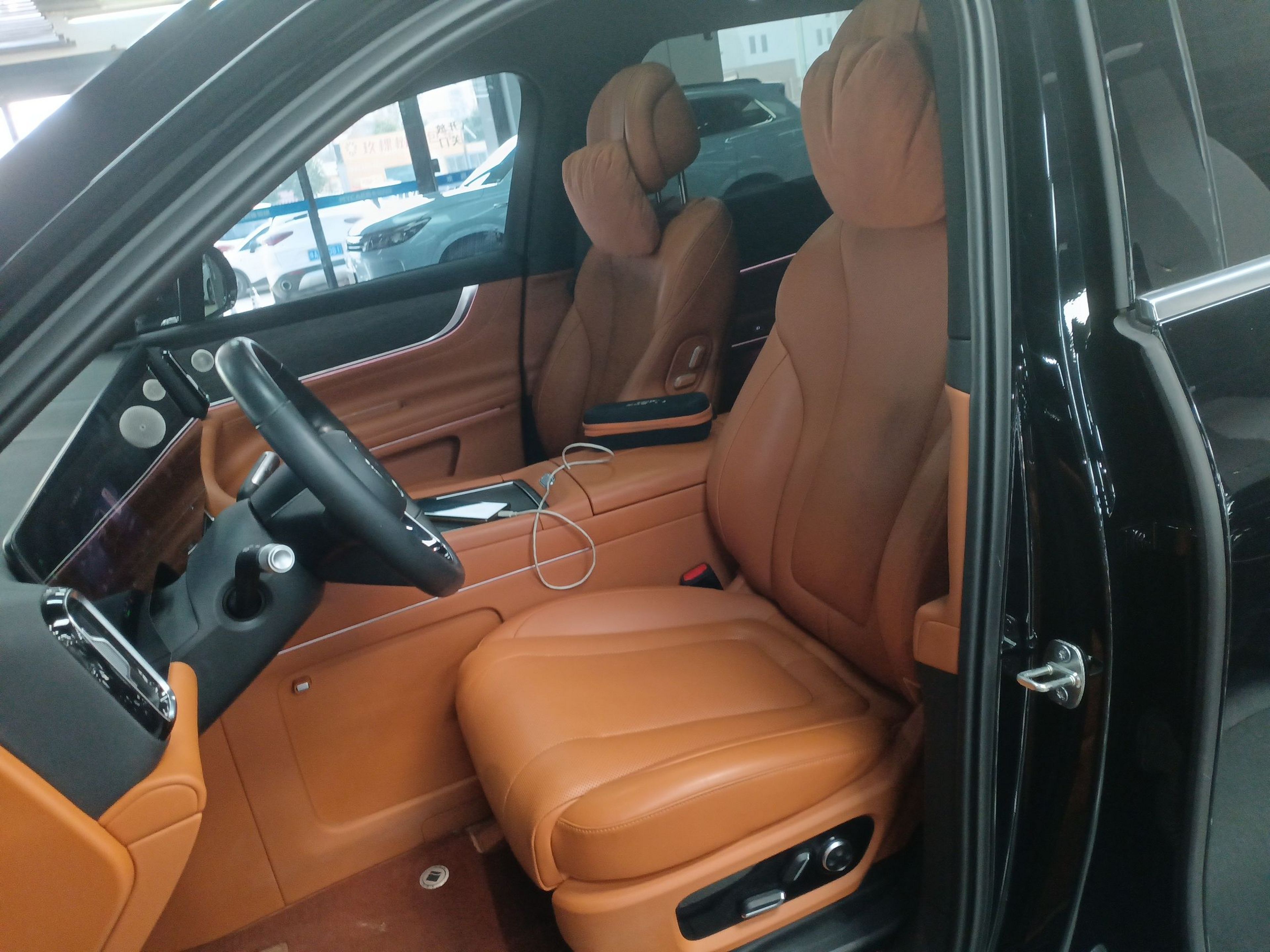 Переднее сиденье в автомобиле