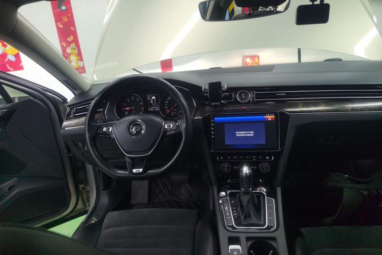 Used Volkswagen Magotan 2017 330TSI DSG Luxury Model
