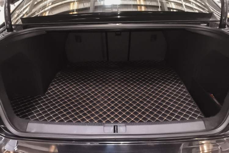 Used Volkswagen Magotan 2016 1.8TSI Luxury Comfort Model