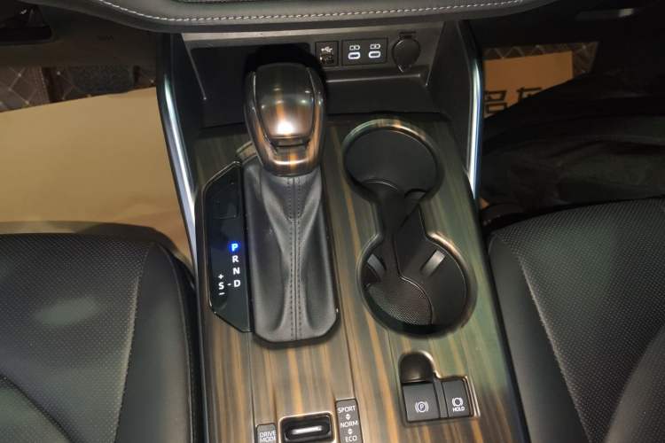 Used Toyota Highlander 2024 2.5L Smart Electric Hybrid Dual-Engine Four-Wheel Drive Prestige Version – 7 Seats
