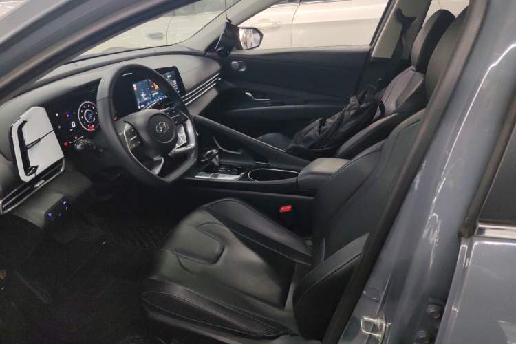 Used Hyundai Elantra 2022 1.5L CVT LUX Prestige Edition
