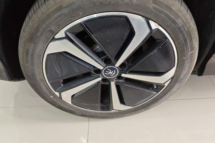 Used BYD Song L EV 2025 Intelligent Driving Version 662 km LiDAR Excellence Edition
