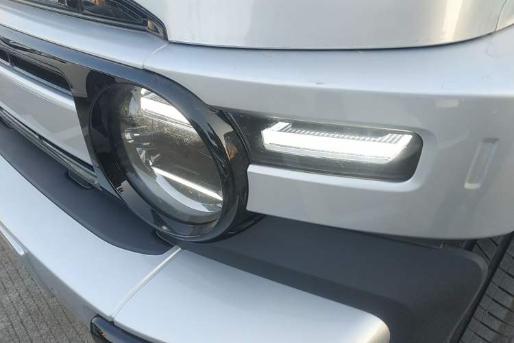 Used  V23 2025 401 Two-Wheel Drive Advanced Edition
