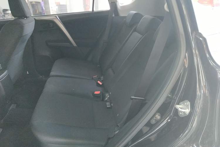 Used Toyota RAV4 2018 2.0L CVT Two-Wheel Drive Fashion X Edition