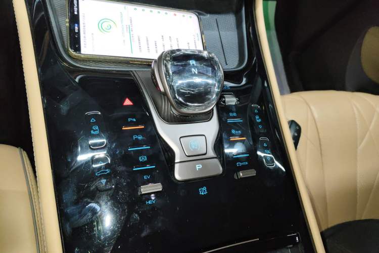 Used Denza D9 2022 DM-i 970 Four-Wheel Drive Flagship Model
