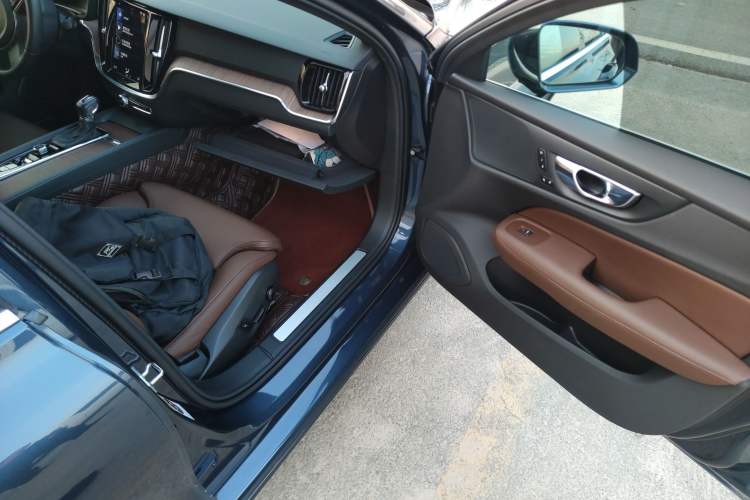 Used Volvo S60 2021 T4 Zhiyuan Luxury Edition
