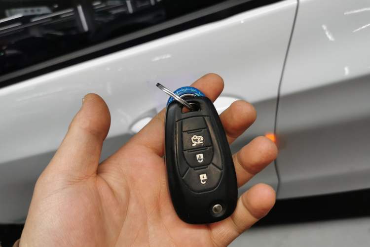 Used Chevrolet Cruze 2017 1.5L Hatchback Automatic Pioneer Sunroof Edition
