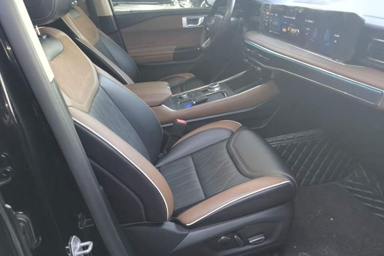 Used Ford Explorer 2023 EcoBoost 285 Four-Wheel Drive Titanium Edition 6 Seats
