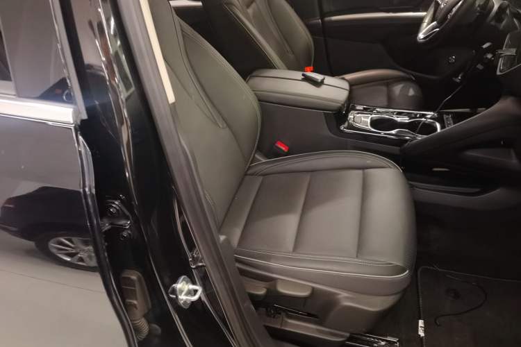 Used Buick Envision 2022 Facelift Encore S 652T Two-Wheel-Drive Luxury Model
