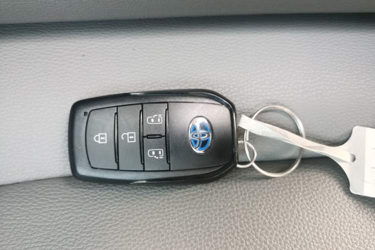 Used Toyota Granvia 2023 2.5L Hybrid Comfort Edition
