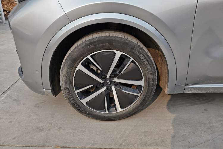 Used Li Auto L8 2024 Pro Model
