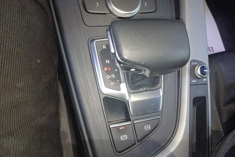 Used Audi A4L 2019 40 TFSI Ambition China VI
