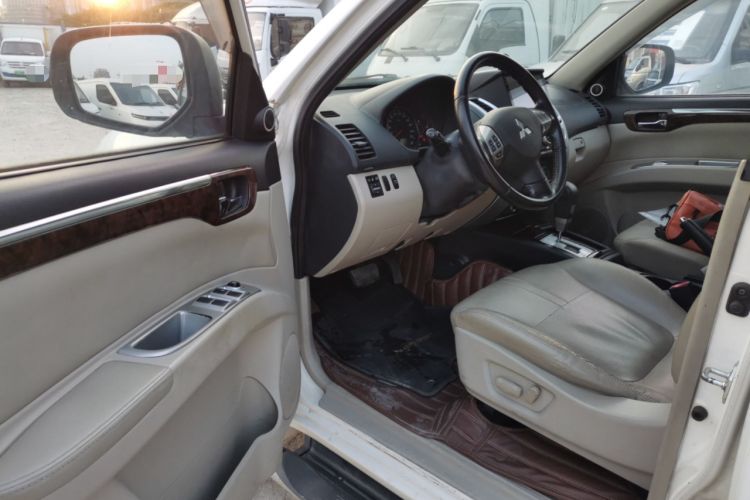 Used Mitsubishi Pajero Sport 2013 3.0L Automatic Two-Wheel Drive Luxury Edition
