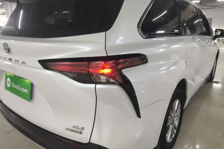 Used Toyota Sienna 2021 2.5L Hybrid Luxury Edition