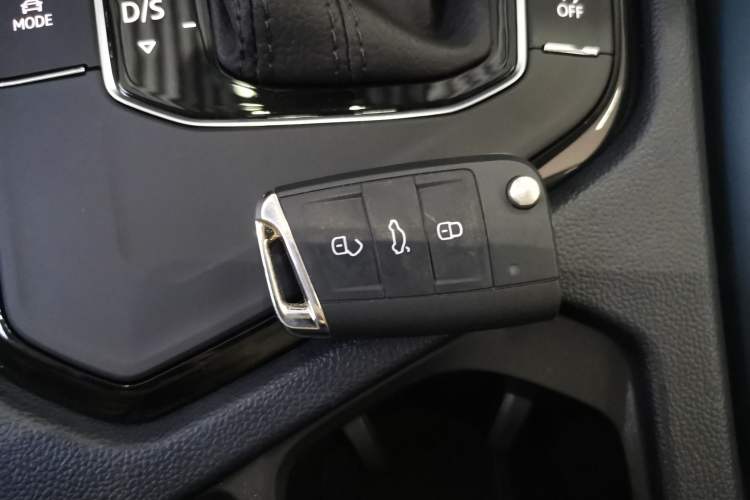 Used Volkswagen Tharu 2024 300TSI Two-Wheel-Drive Moon Luxury Edition
