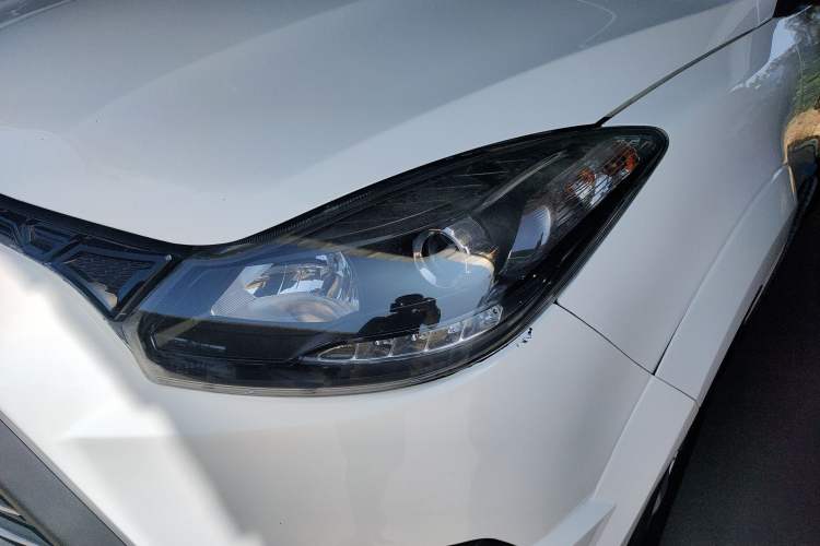 Used JMC Yuhu 5 2019 2.0T Diesel Manual Two-Wheel Drive Entry-Level China VI Standard