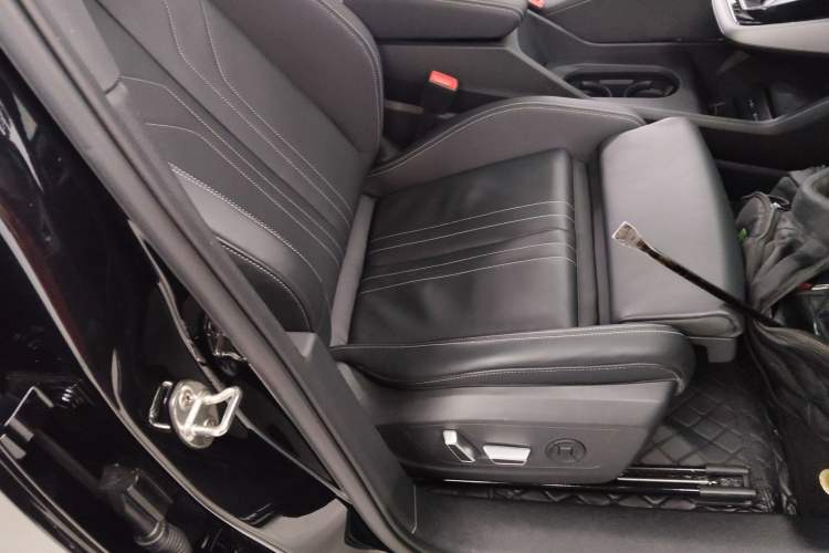 Used Audi Q5 e-tron 2023 40 e-tron Shining Edition Mecha Kit