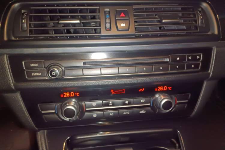 Used BMW 5 Series 2014 520Li Elegant Model
