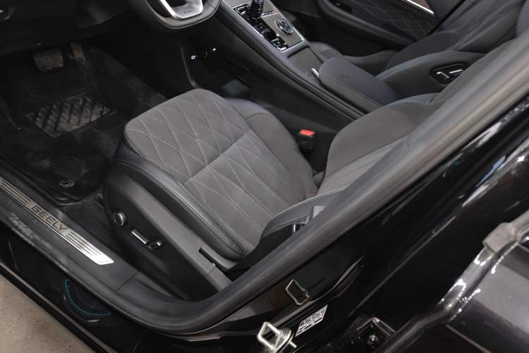 Used Geely Auto Monjaro L 2025 Dongfang Yao 2.0TD Automatic Lanxing Edition
