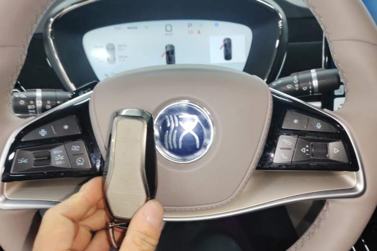 Used BYD Han 2025 DM-i Smart Drive 125KM Prestige Model
