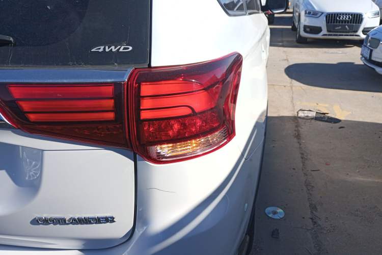 Used Mitsubishi Outlander 2018 2.0L Two-Wheel Drive Glory Edition 5 Seats