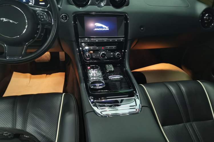 Used Jaguar XJ 2016 XJL 3.0 SC Four-Wheel Drive Panoramic Business Edition
