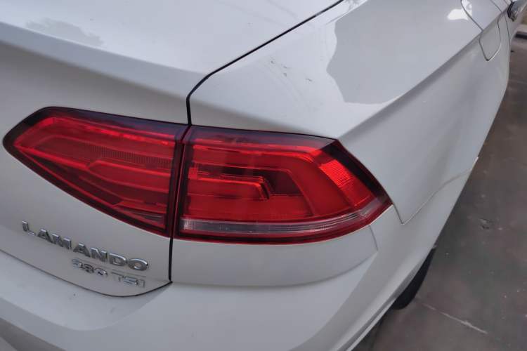 Used Volkswagen Lamando 2017 230TSI Manual Trend Edition
