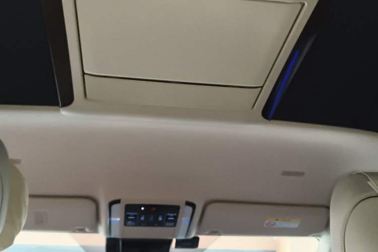 Used Toyota Vellfire 2024 Crown Dual-Engine 2.5L Ultimate Edition
