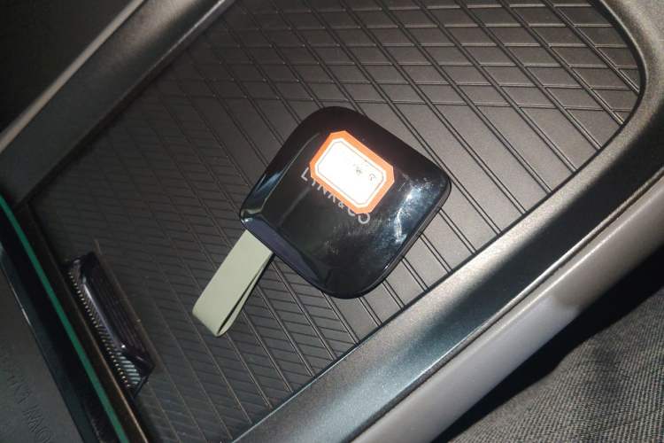 Used Lynk & Co 08 EM-P 2023 120km Long-Range Halo