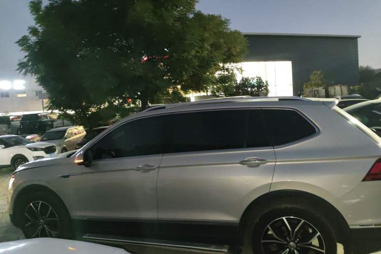 Used Volkswagen Tiguan L 2019 330TSI Automatic Two-Wheel Drive Smart Luxury Version China V Emission Standard