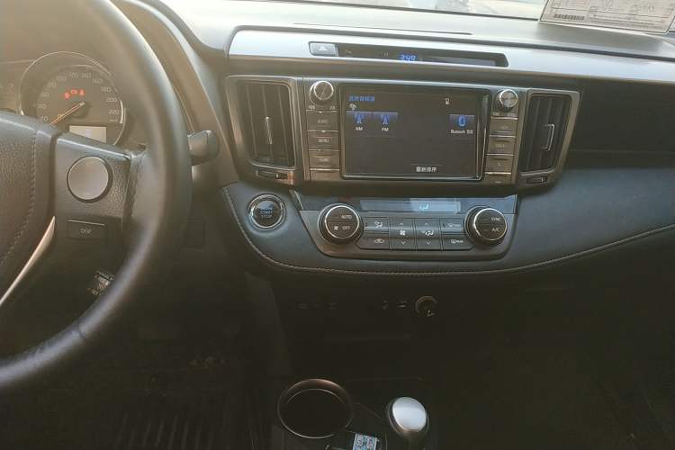 Used Toyota RAV4 2015 2.0L CVT Four-Wheel Drive New Edition
