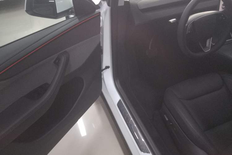 Used Tesla Model Y 2025 Rear-Wheel-Drive Version
