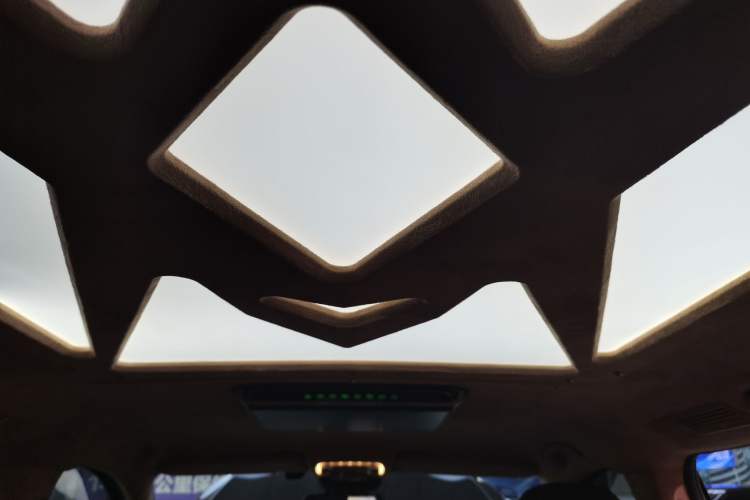 Used Mercedes-Benz Vito 2018 2.0T Elite Version 7 Seats China V Emission Standard
