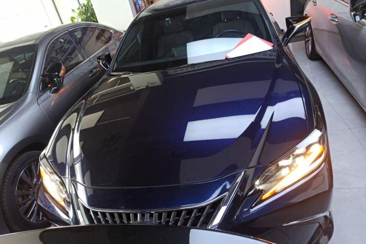 Used Lexus ES 2021 300h Deluxe Edition
