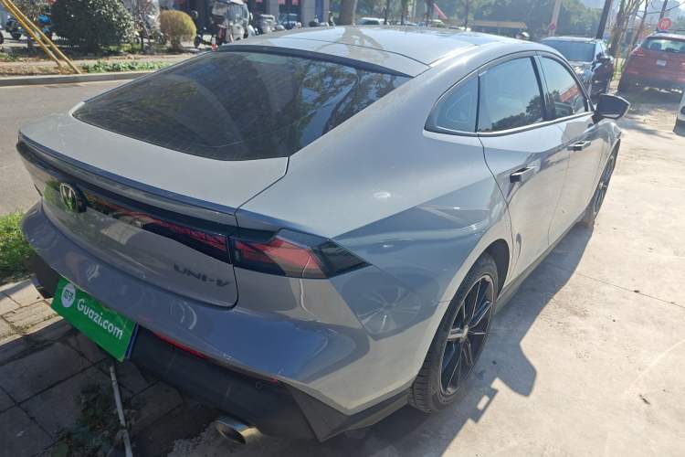 Used Changan UNI-V 2022 1.5T Prestige Version
