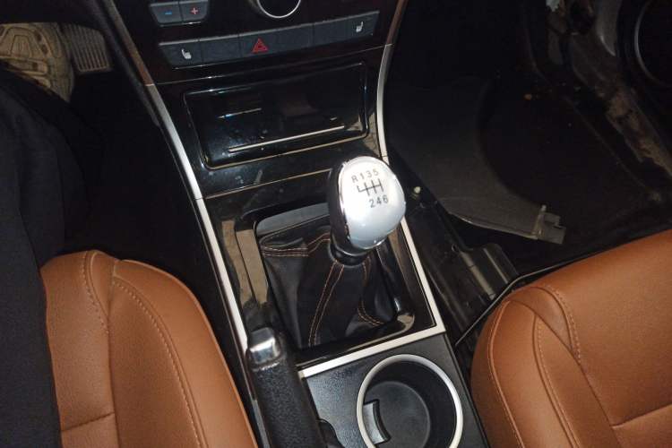 Used Haval H2 2017 Red-Label 1.5T Manual Two-Wheel-Drive Elite Model
