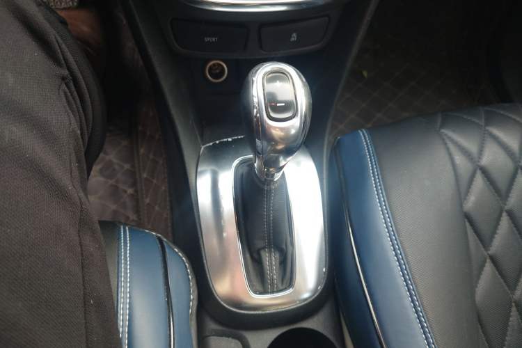 Used Buick Encore 2015 1.4T Automatic Two-Wheel Drive Urban Elite Version