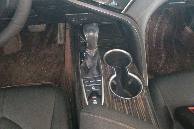 Used Toyota Camry 2018 2.5G Luxury Edition
