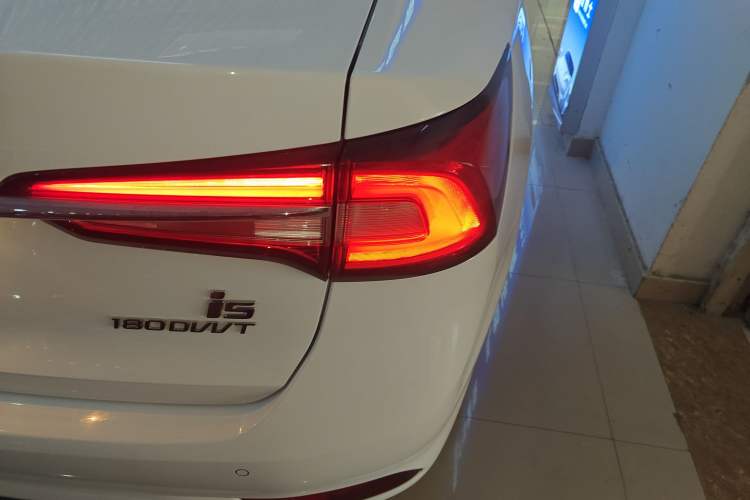 Used Roewe i5 2020 1.5L Automatic 4G Connected Linghao Edition
