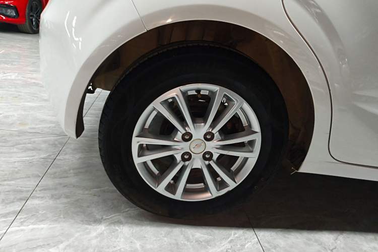 Used Chevrolet Aveo Sonic 2014 Hatchback 1.4SE AT Comfort Edition