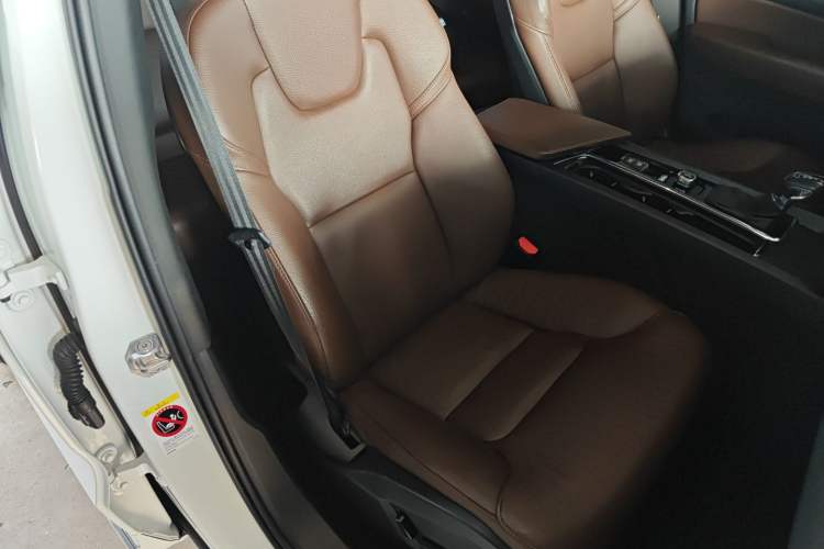 Used Volvo XC60 2021 T5 4x4 Smart Luxury Edition