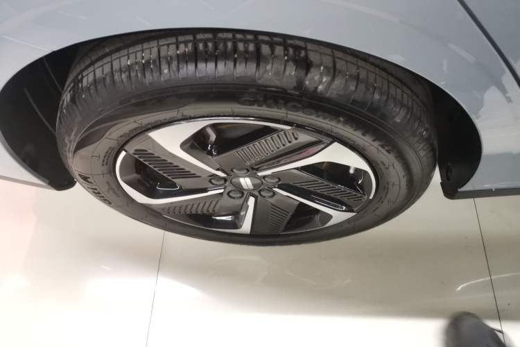 Used  L6 2024 125km PLUS Dragon Edition
