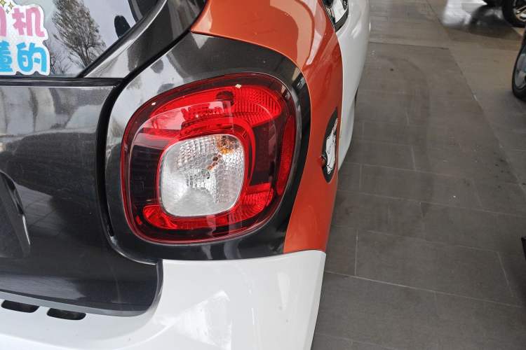 Used smart fortwo 2015 1.0L 52 kW hardtop Dynamic version
