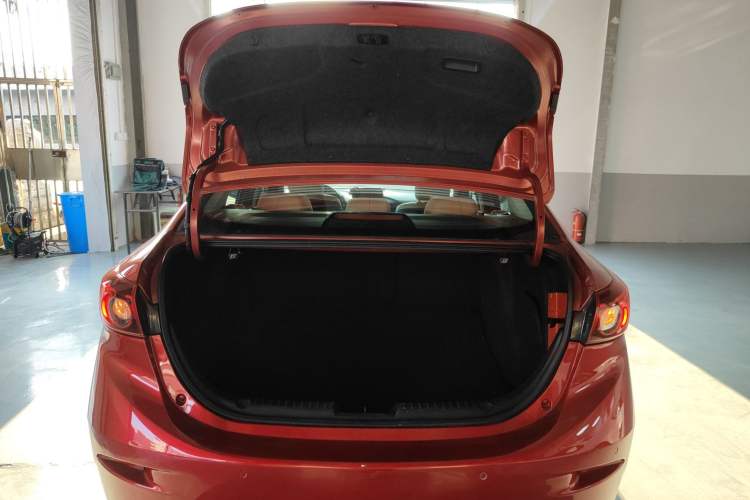 Used Mazda Mazda 3 Axela 2014 Sedan 2.0L Automatic Sport Model