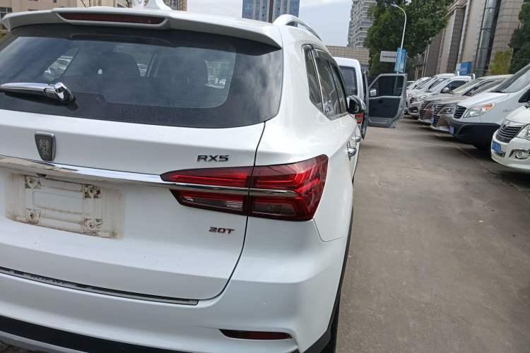 Used Roewe RX5 2019 20T Two-Wheel Drive Manual 4G Connect Platinum Edition
