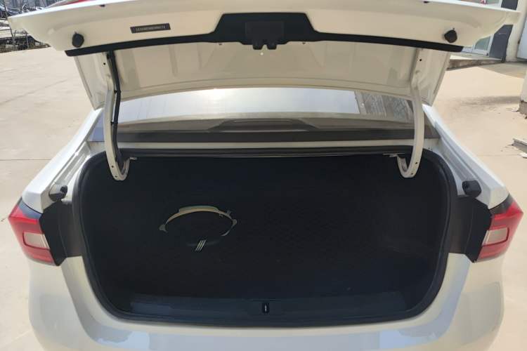 Used Roewe i5 2019 1.5L Automatic 4G Connected Langyue Edition