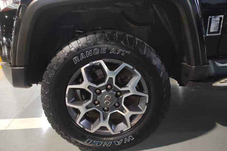 Used  BJ40 2018 PLUS 2.3T Automatic Four-Wheel Drive Flagship Version China V Emission Standard
