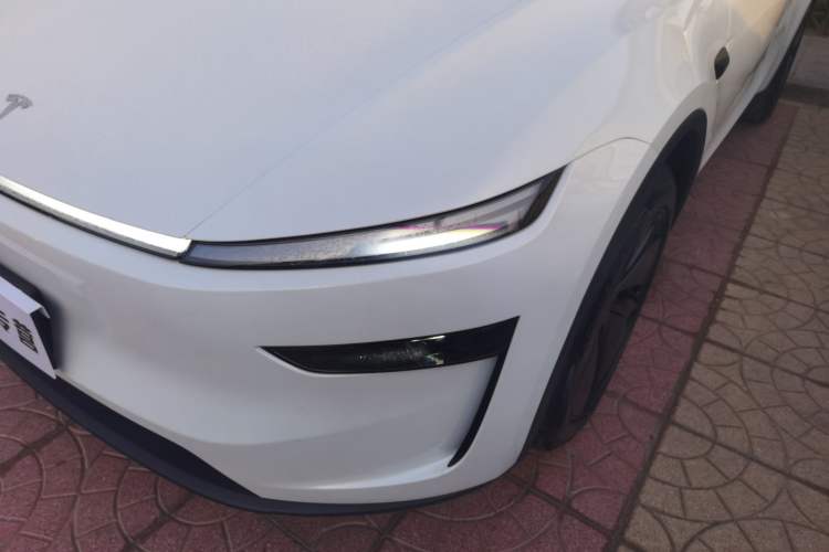 Used Tesla Model Y 2025 Updated Version Long-Range All-Wheel Drive
