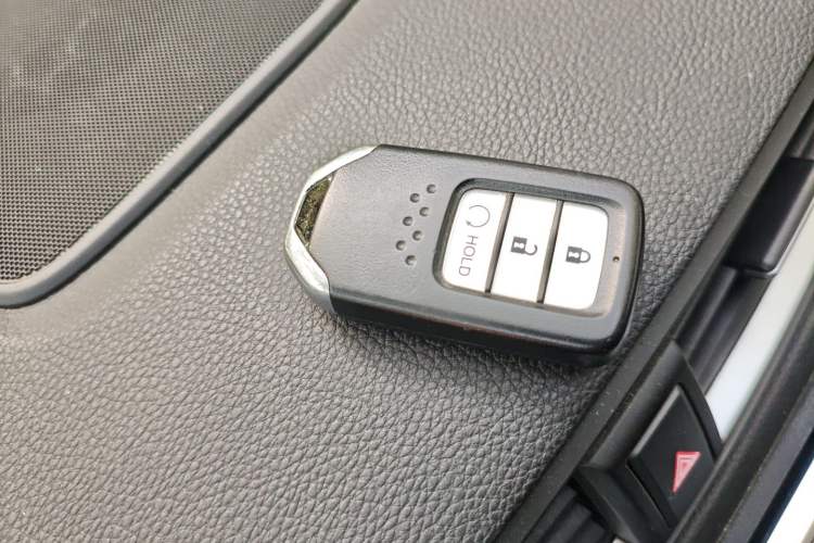 Used Honda CR-V 2017 240TURBO CVT Front-Wheel Drive Fashion Edition
