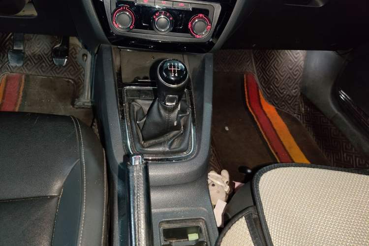 Used Volkswagen Sagitar 2015 230TSI Manual Comfort Version
